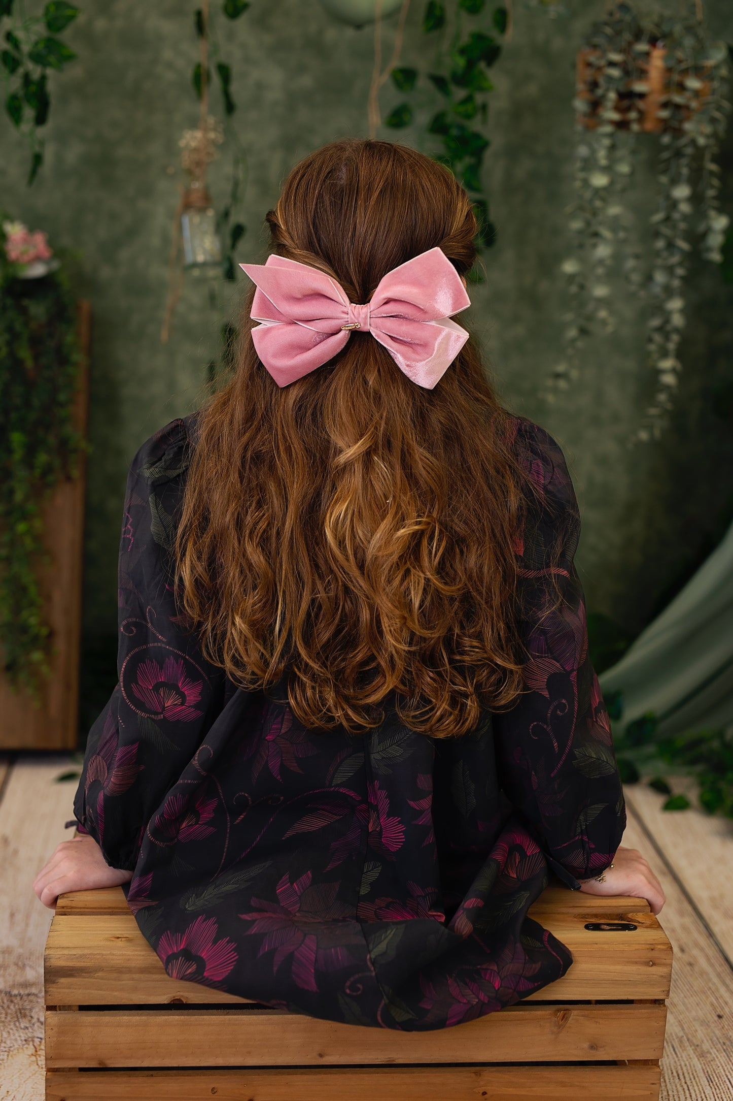 Dahlia Velvet Clip - Navy